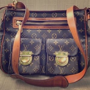 Guarantee Authentic LOUIS Vuitton messenger bag